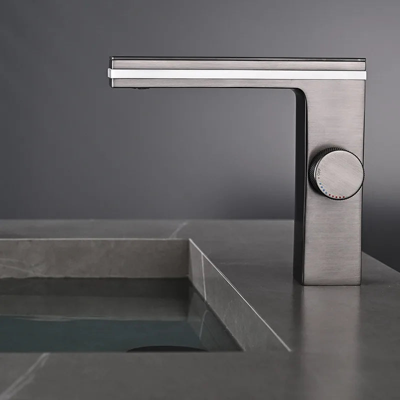 Intelligent LED digital display basin faucet brass basin hot and cold mixing valve temperature display bathroom basin faucet