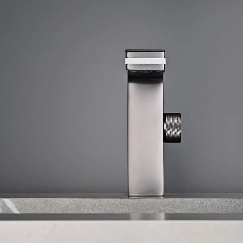 Intelligent LED digital display basin faucet brass basin hot and cold mixing valve temperature display bathroom basin faucet